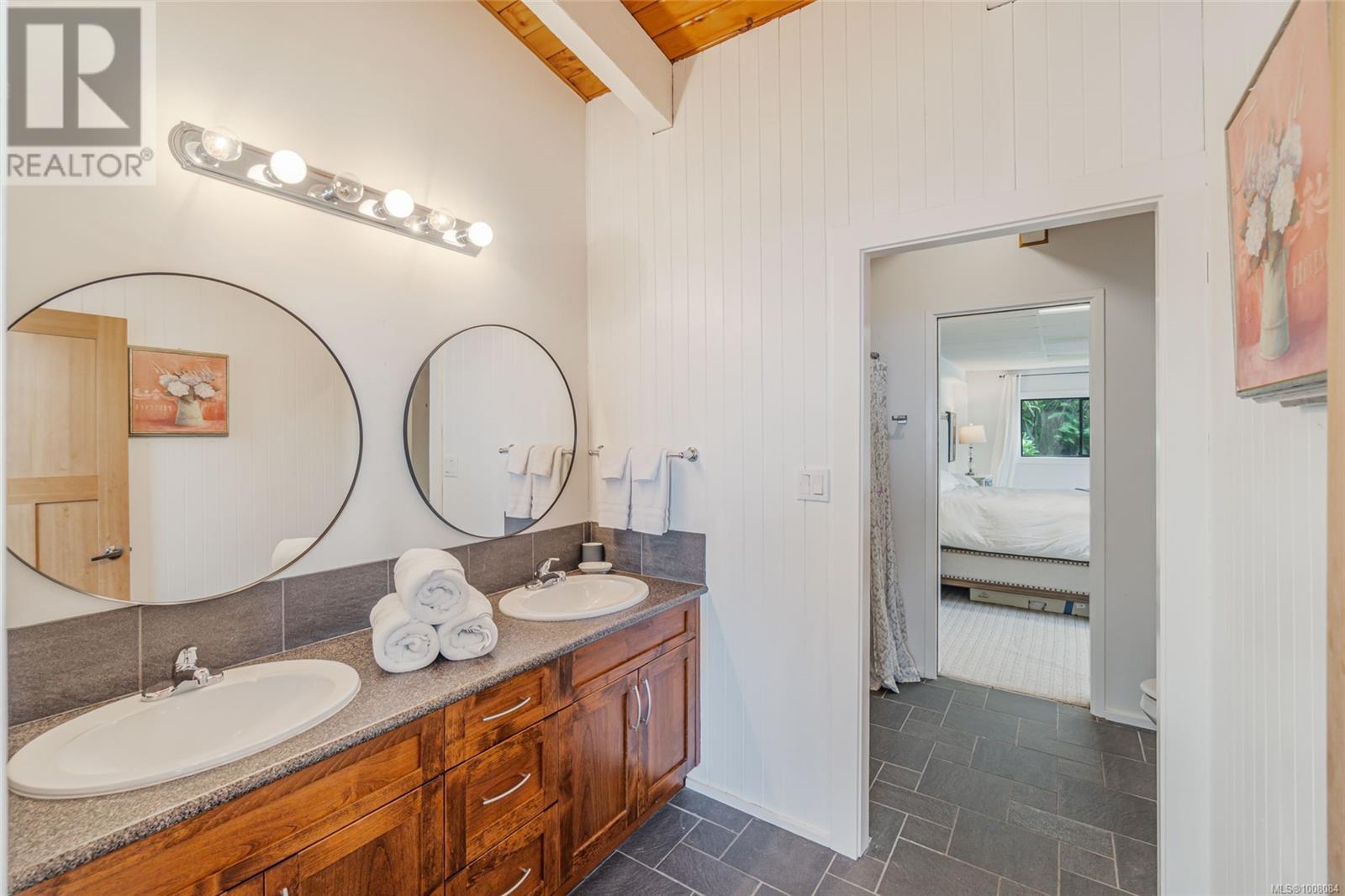 Photo 9 of 5343 Dewar Rd, Nanaimo BC