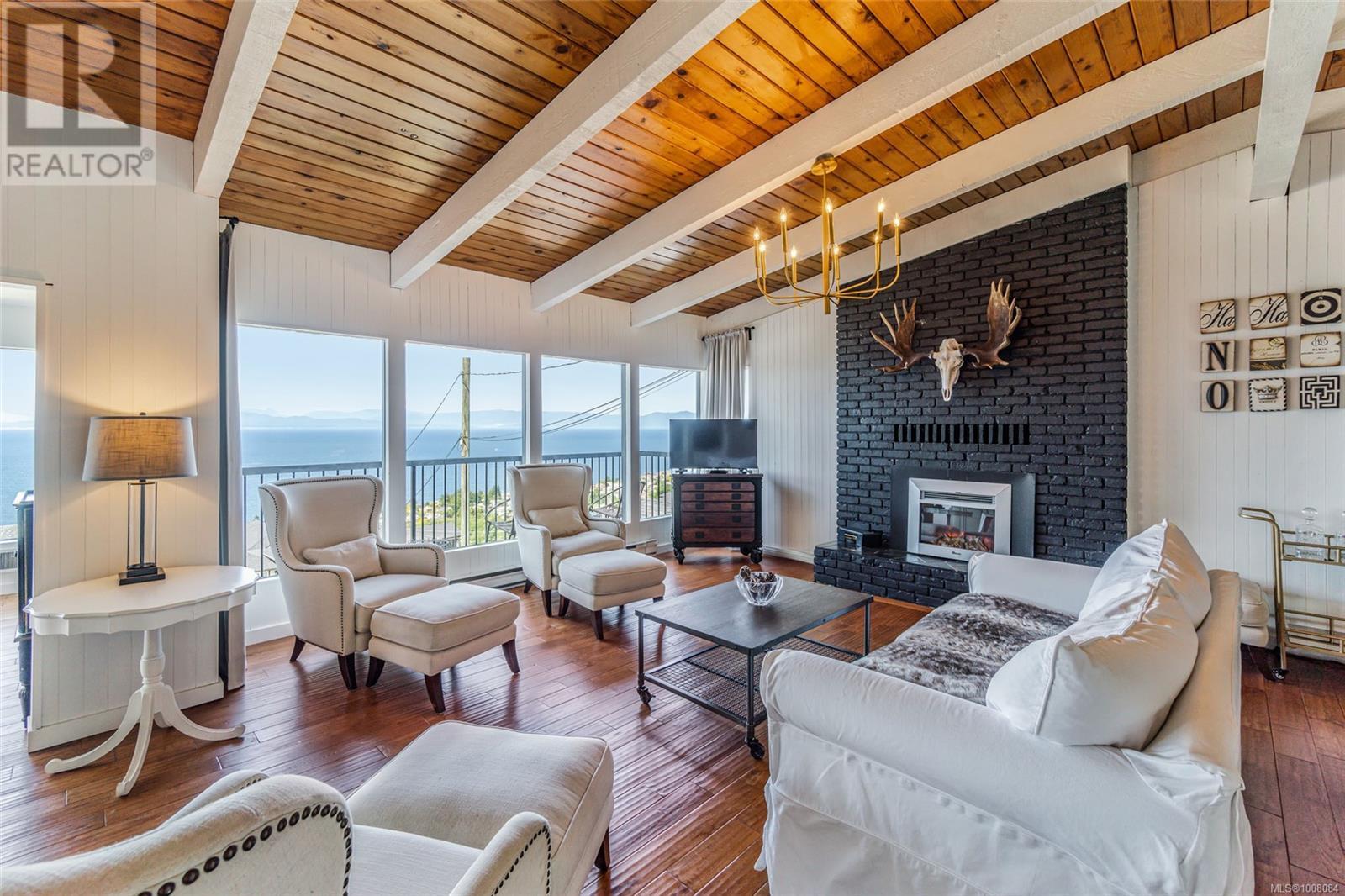 Photo 3 of 5343 Dewar Rd, Nanaimo BC