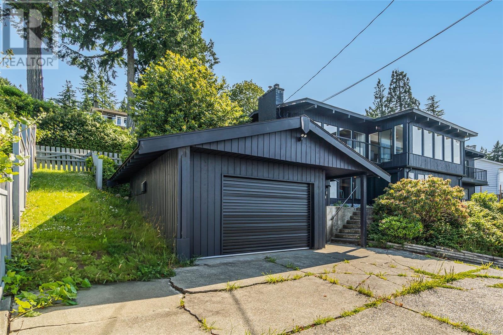 Photo 12 of 5343 Dewar Rd, Nanaimo BC