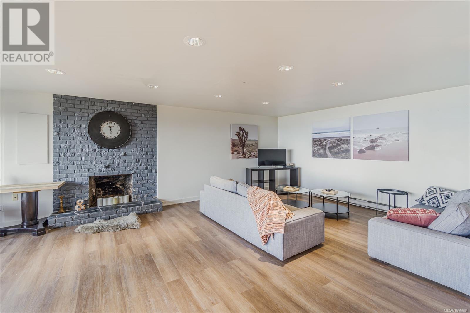 Photo 8 of 5343 Dewar Rd, Nanaimo BC