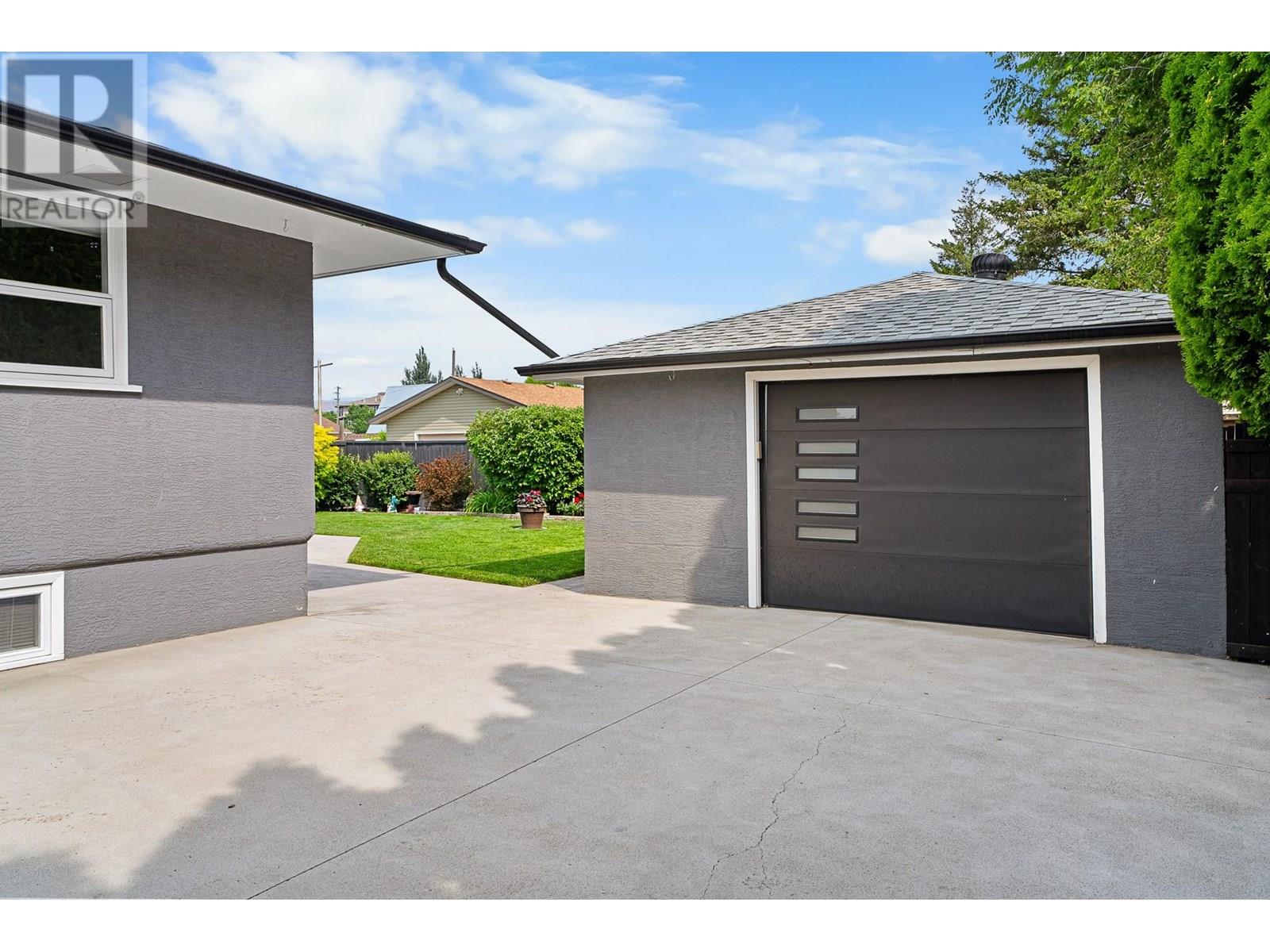 Photo 3 of 219 Cypress Avenue, Kamloops BC