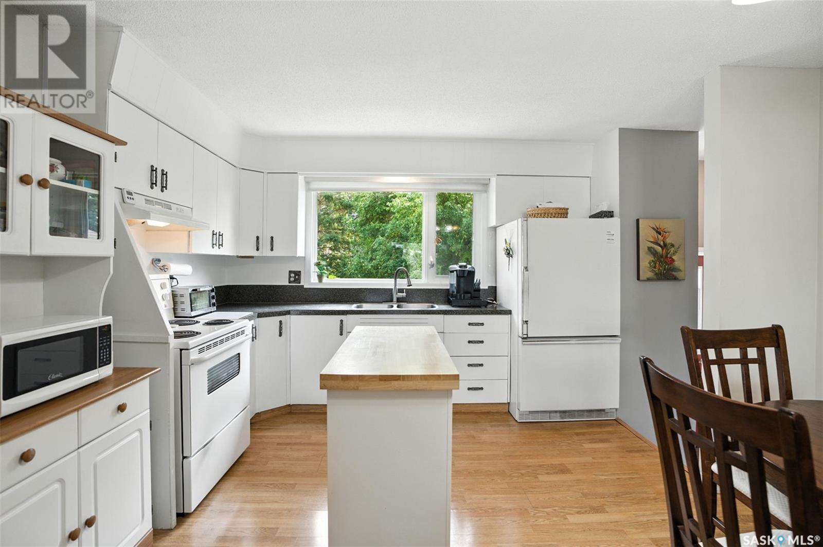 Photo 10 of 42 Calvert Crescent, Lanigan SK