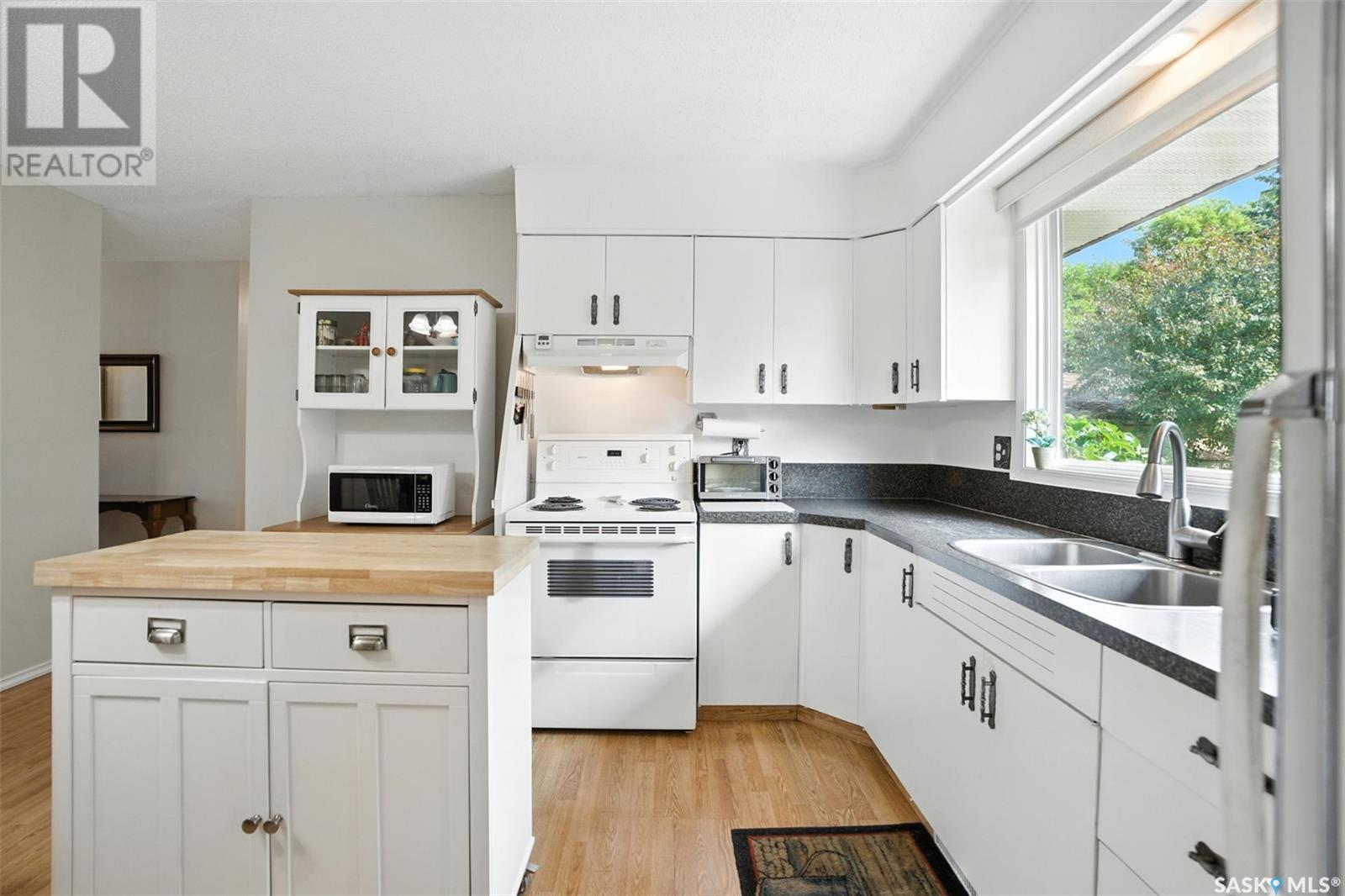 Photo 41 of 42 Calvert Crescent, Lanigan SK