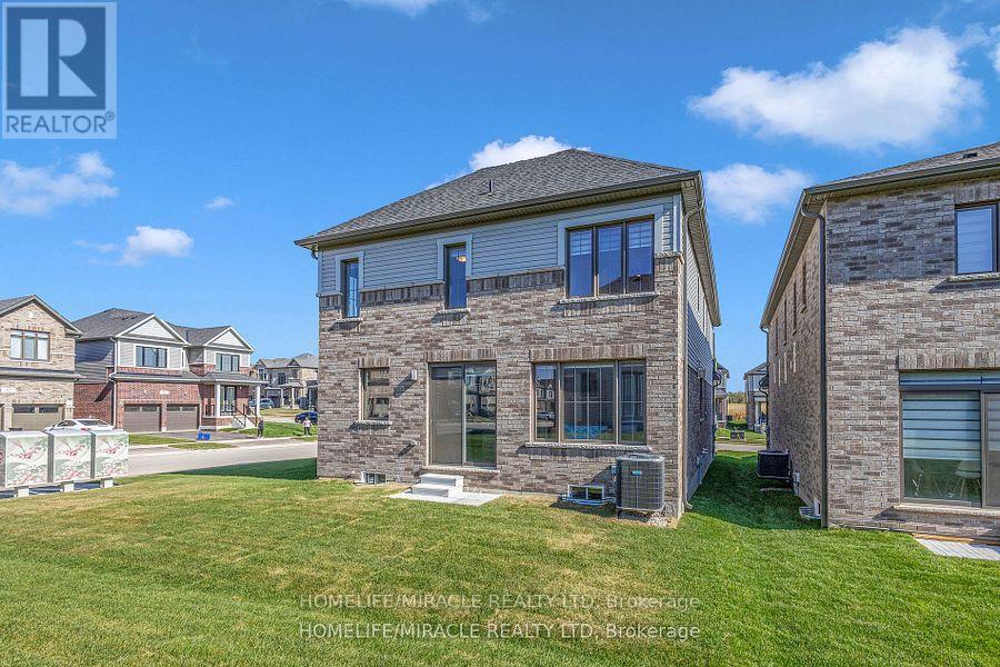 Photo 40 of 58 Mary Watson Street, North Dumfries ON