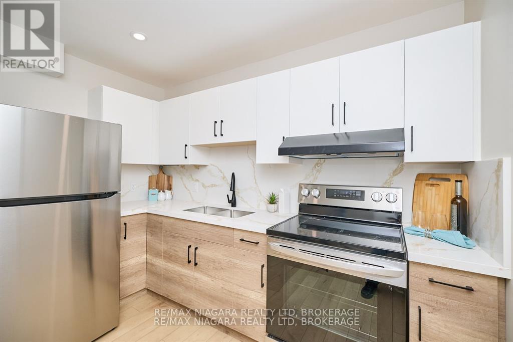 Photo 8 of 5508 Hillsdale Avenue, Niagara Falls ON