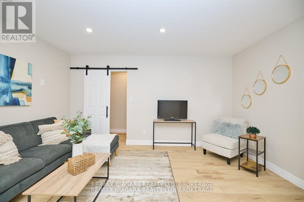 Photo 1 of 5508 Hillsdale Avenue, Niagara Falls ON