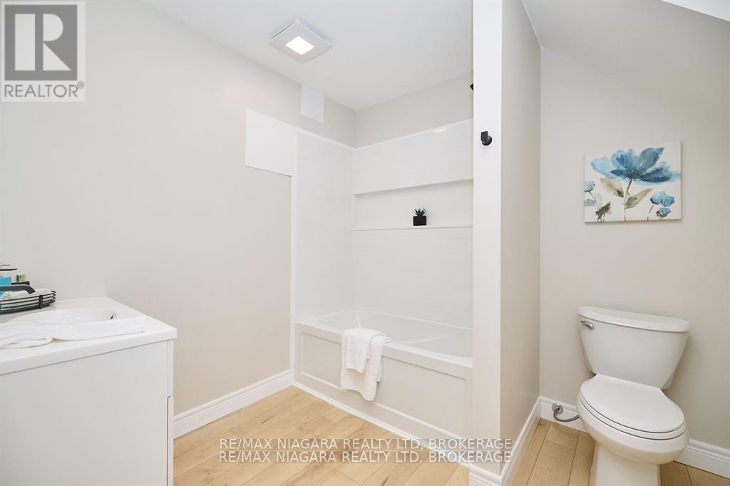 Photo 2 of 5508 Hillsdale Avenue, Niagara Falls ON