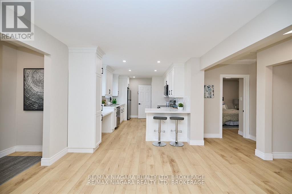 Photo 7 of 5508 Hillsdale Avenue, Niagara Falls ON