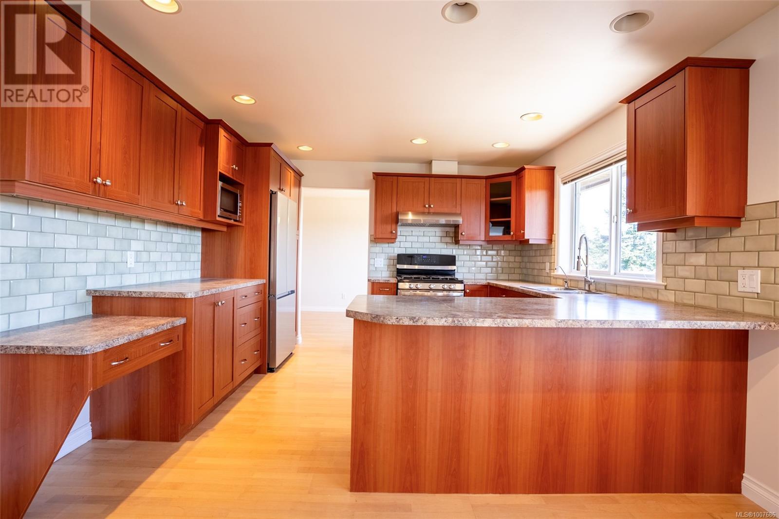 2562 CRYSTALVIEW DR - Image 11