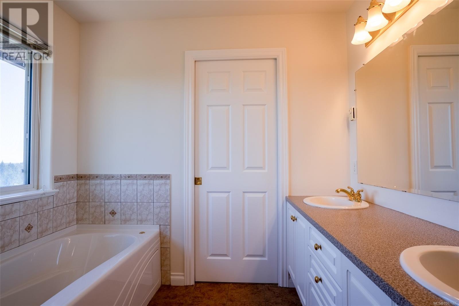 2562 CRYSTALVIEW DR - Image 15