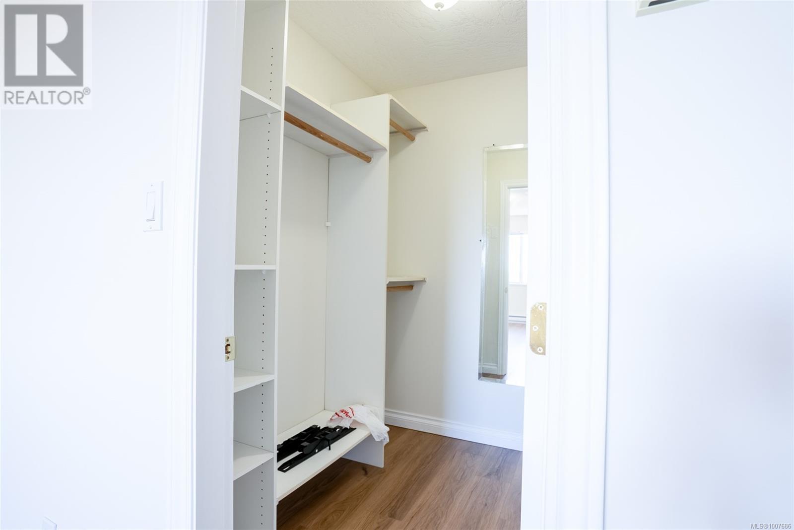 2562 CRYSTALVIEW DR - Image 16