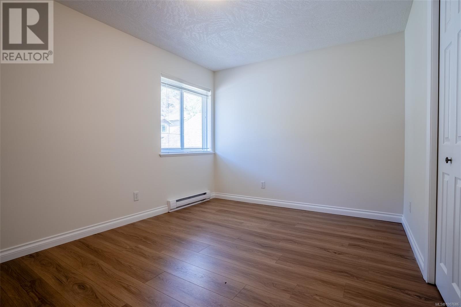 2562 CRYSTALVIEW DR - Image 23