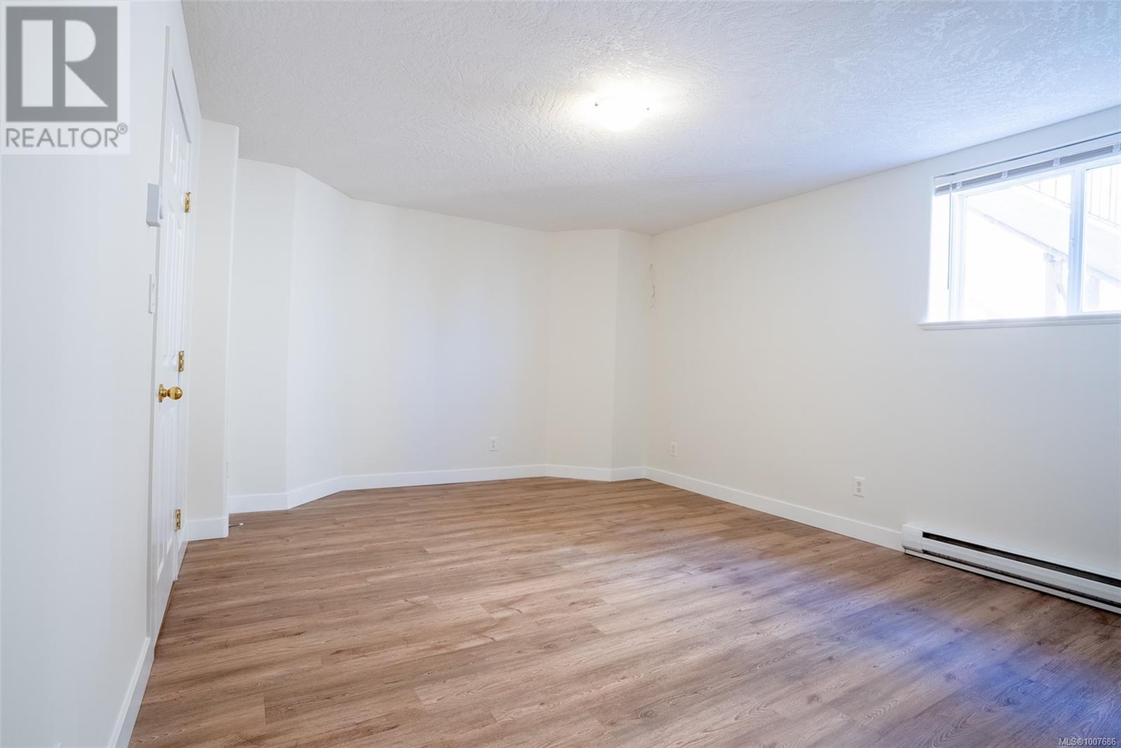 2562 CRYSTALVIEW DR - Image 28