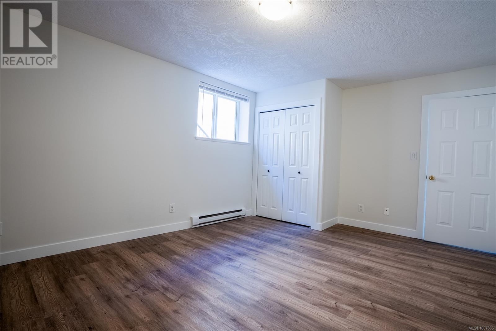 2562 CRYSTALVIEW DR - Image 30