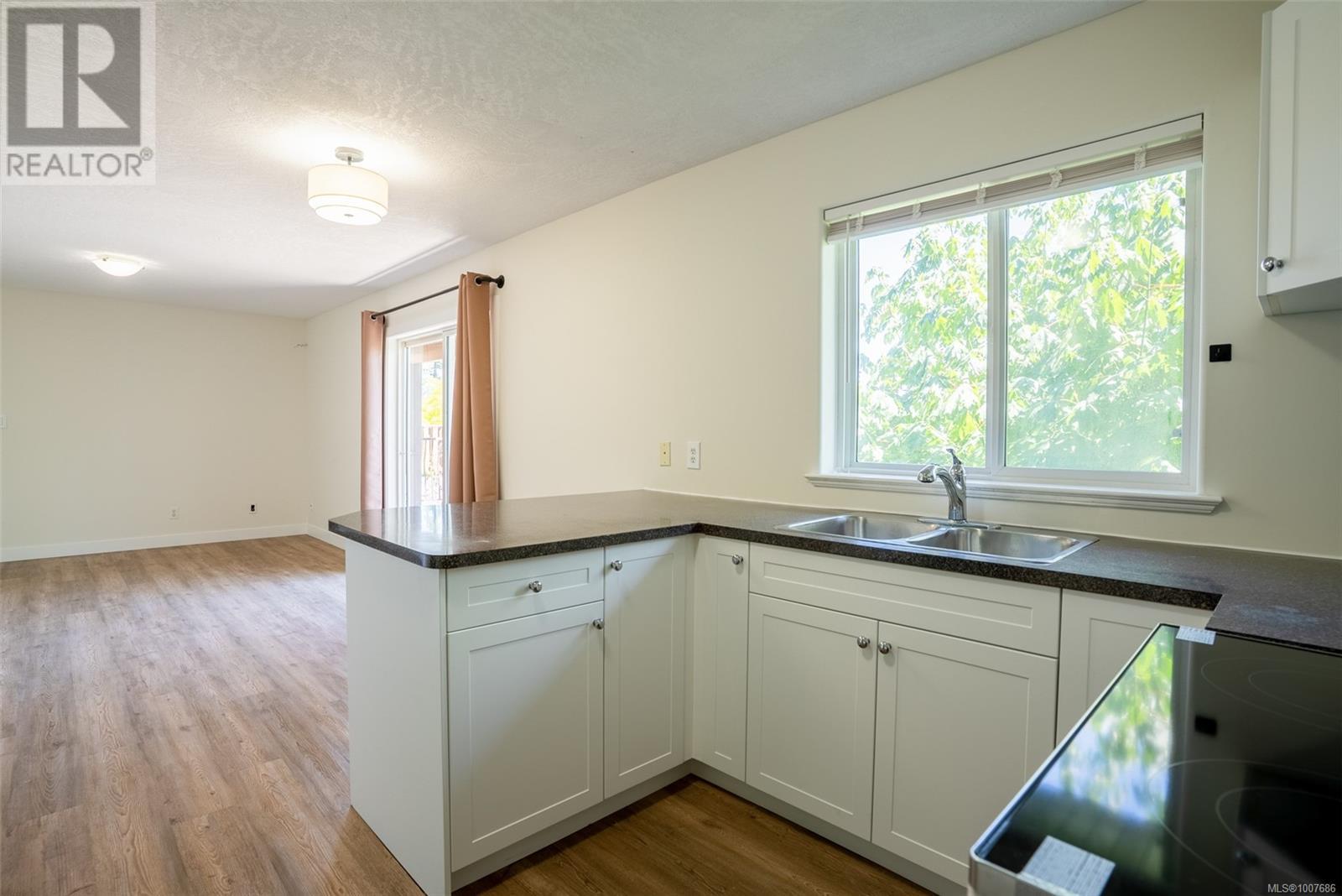 2562 CRYSTALVIEW DR - Image 43