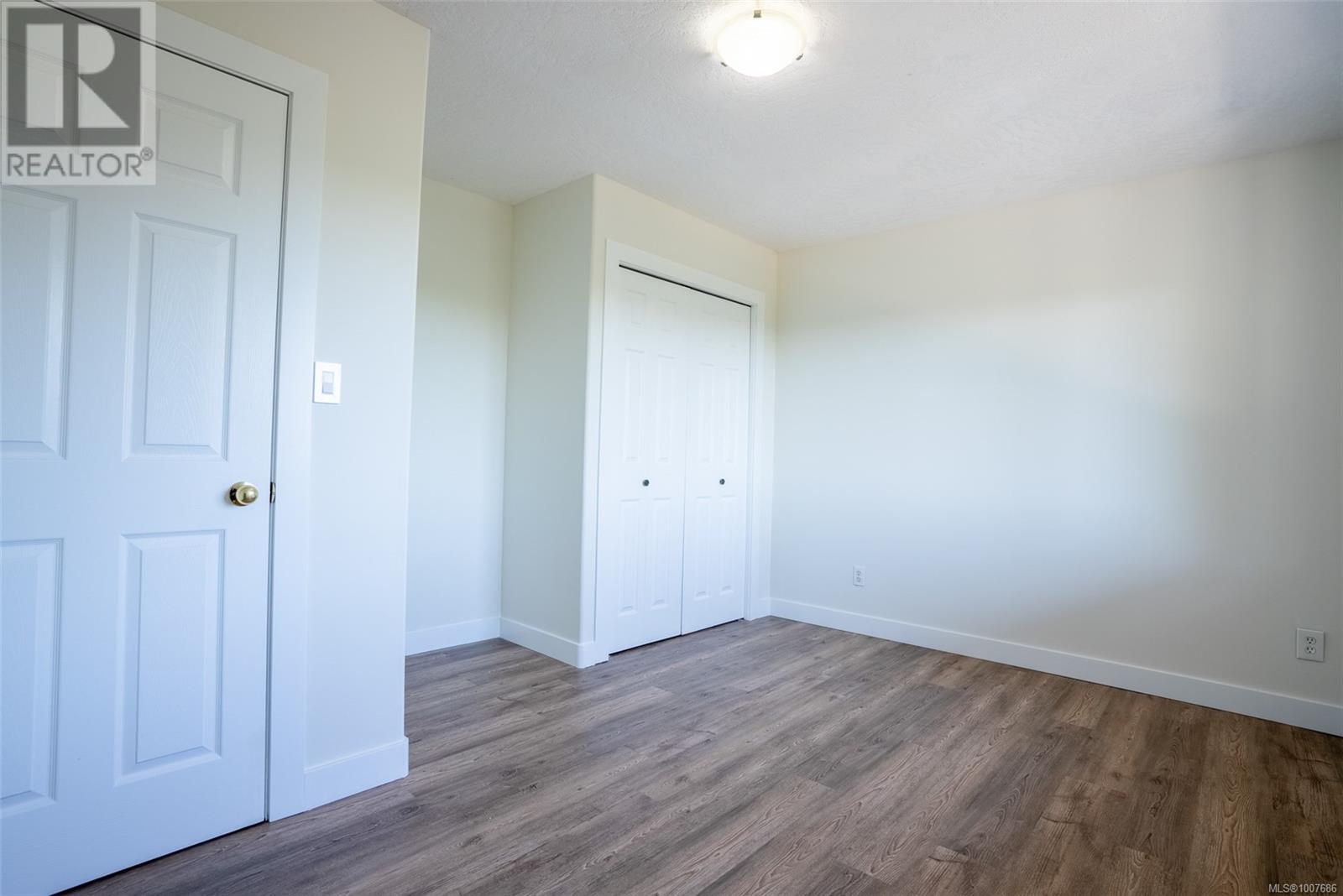 2562 CRYSTALVIEW DR - Image 48