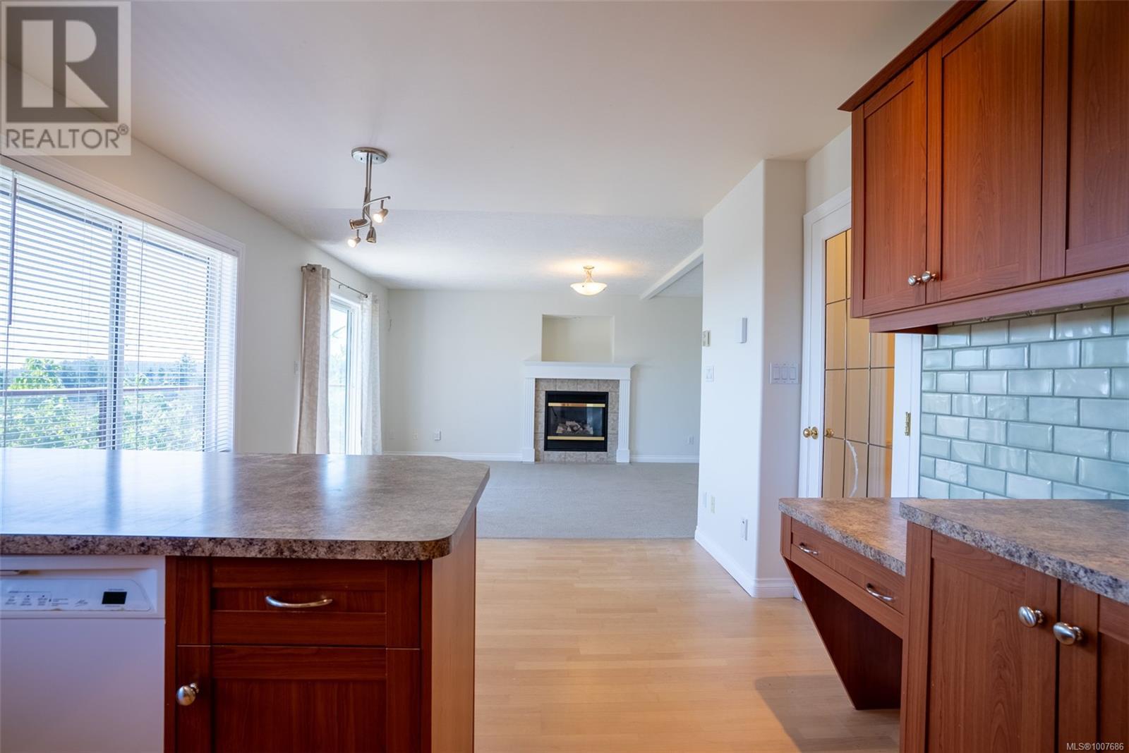 2562 CRYSTALVIEW DR - Image 8