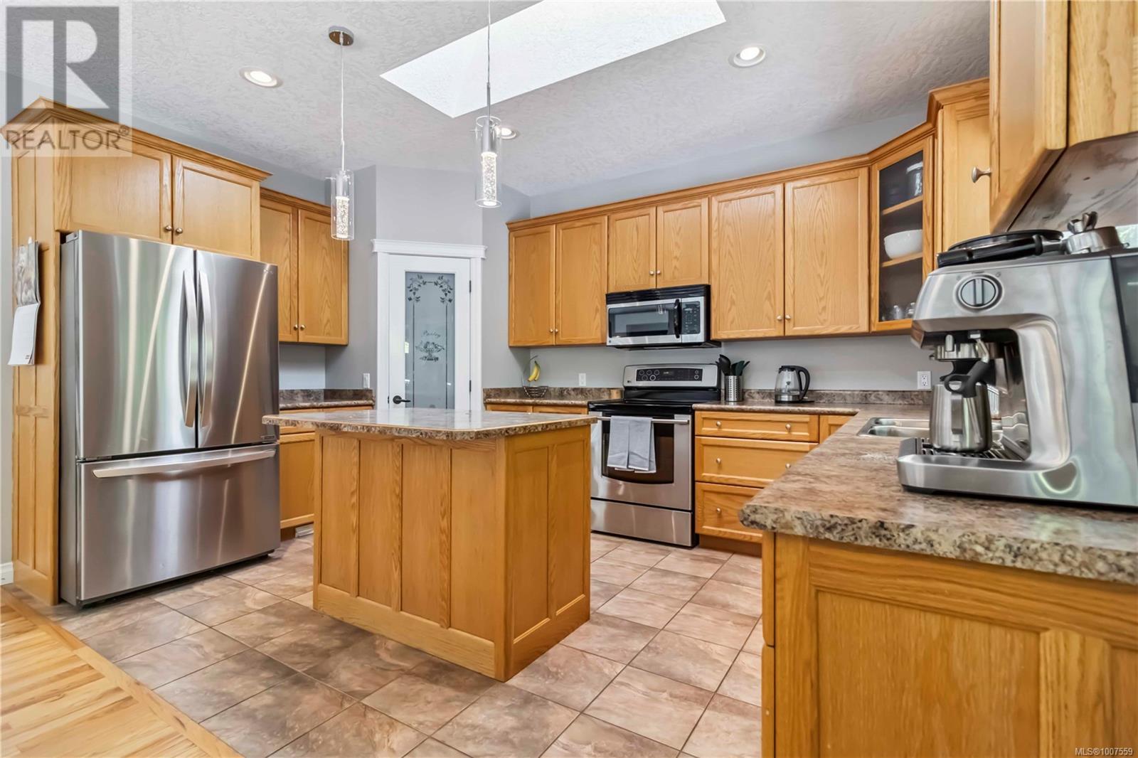Photo 35 of 7230 Helen Pl, Sooke BC