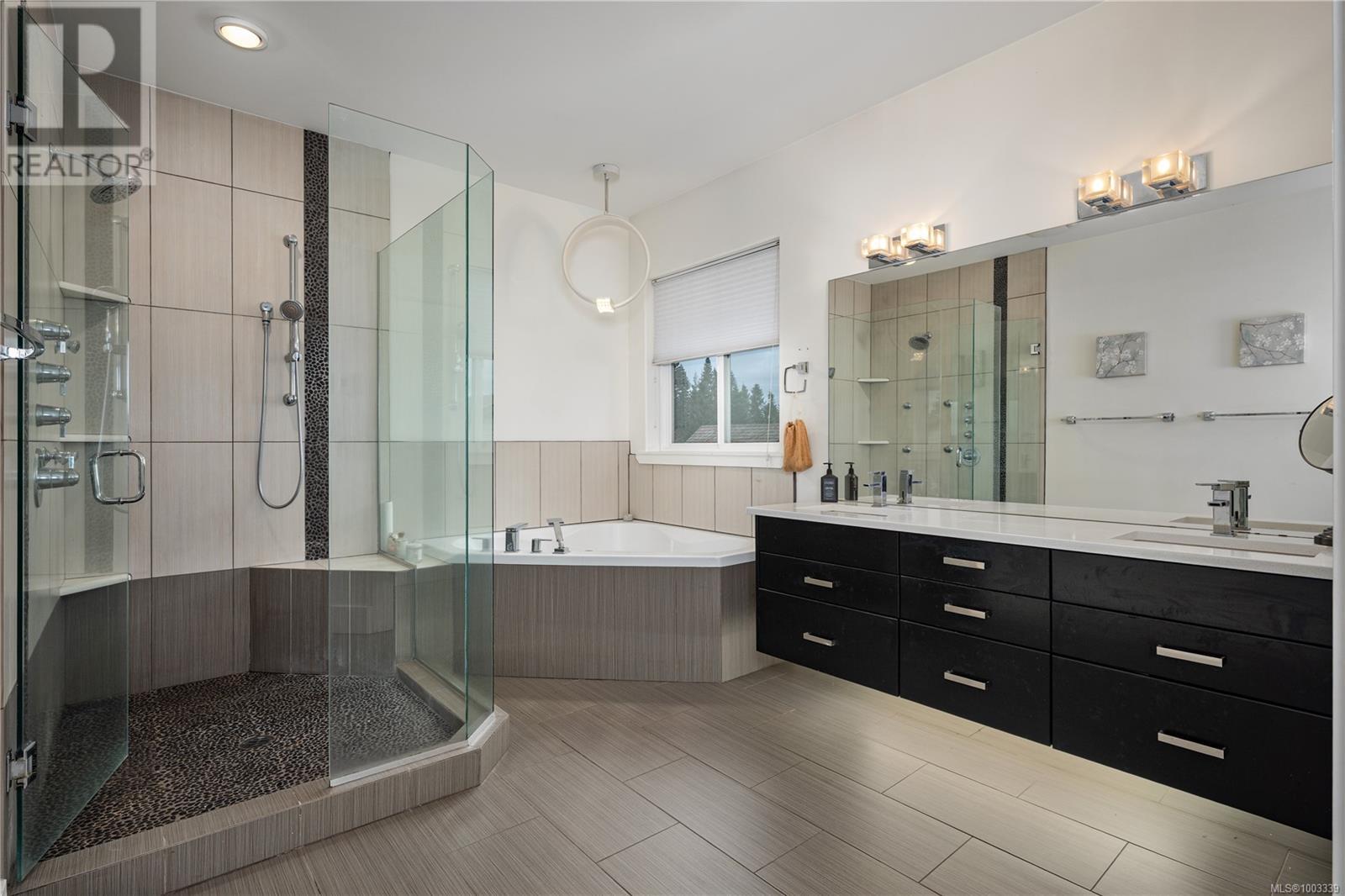 1674 Trumpeter Cres, Courtenay