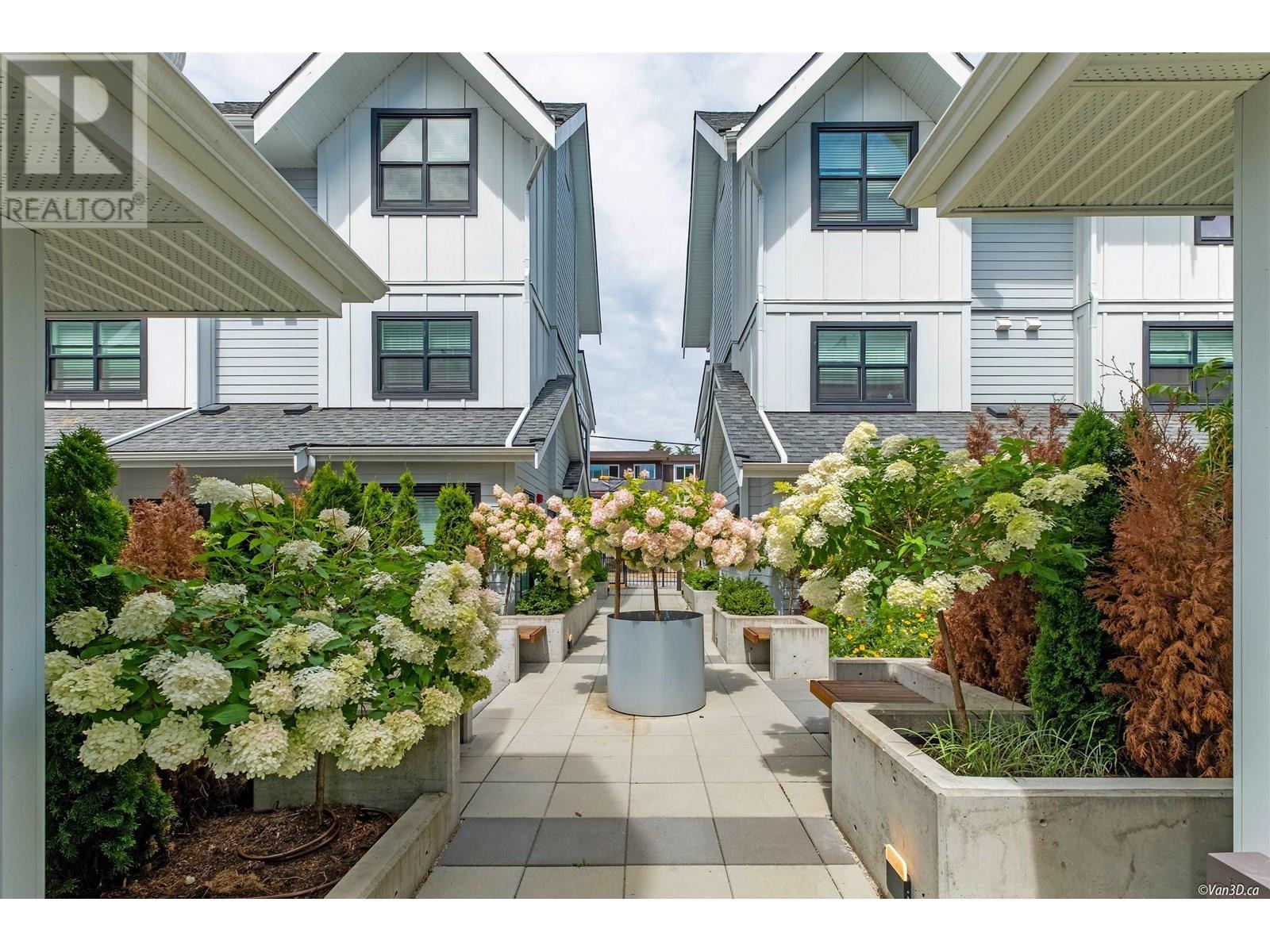 302 6933 ARCOLA STREET, Burnaby
