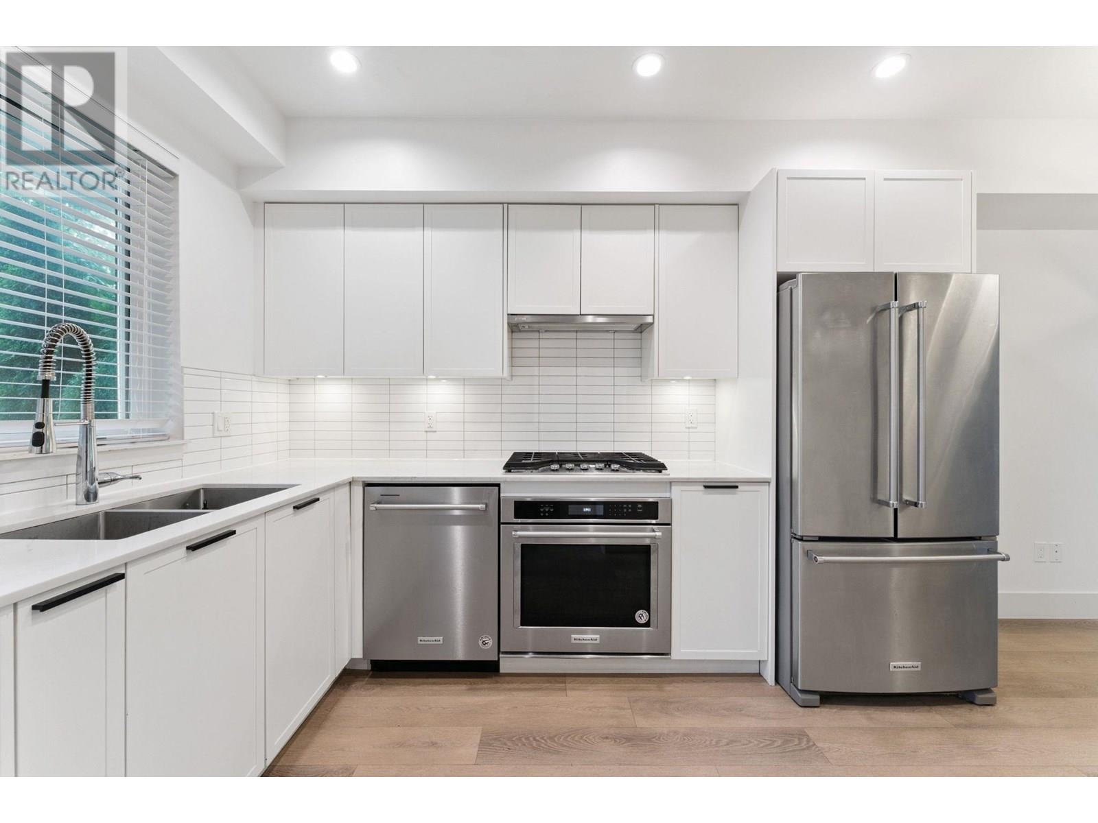 302 6933 ARCOLA STREET, Burnaby