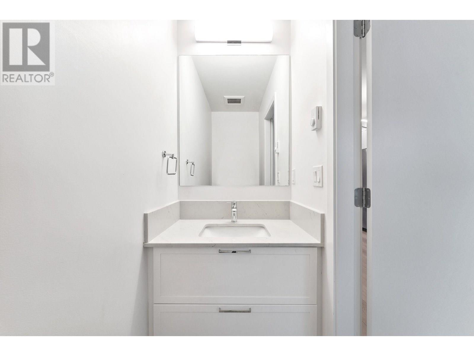 302 6933 ARCOLA STREET, Burnaby