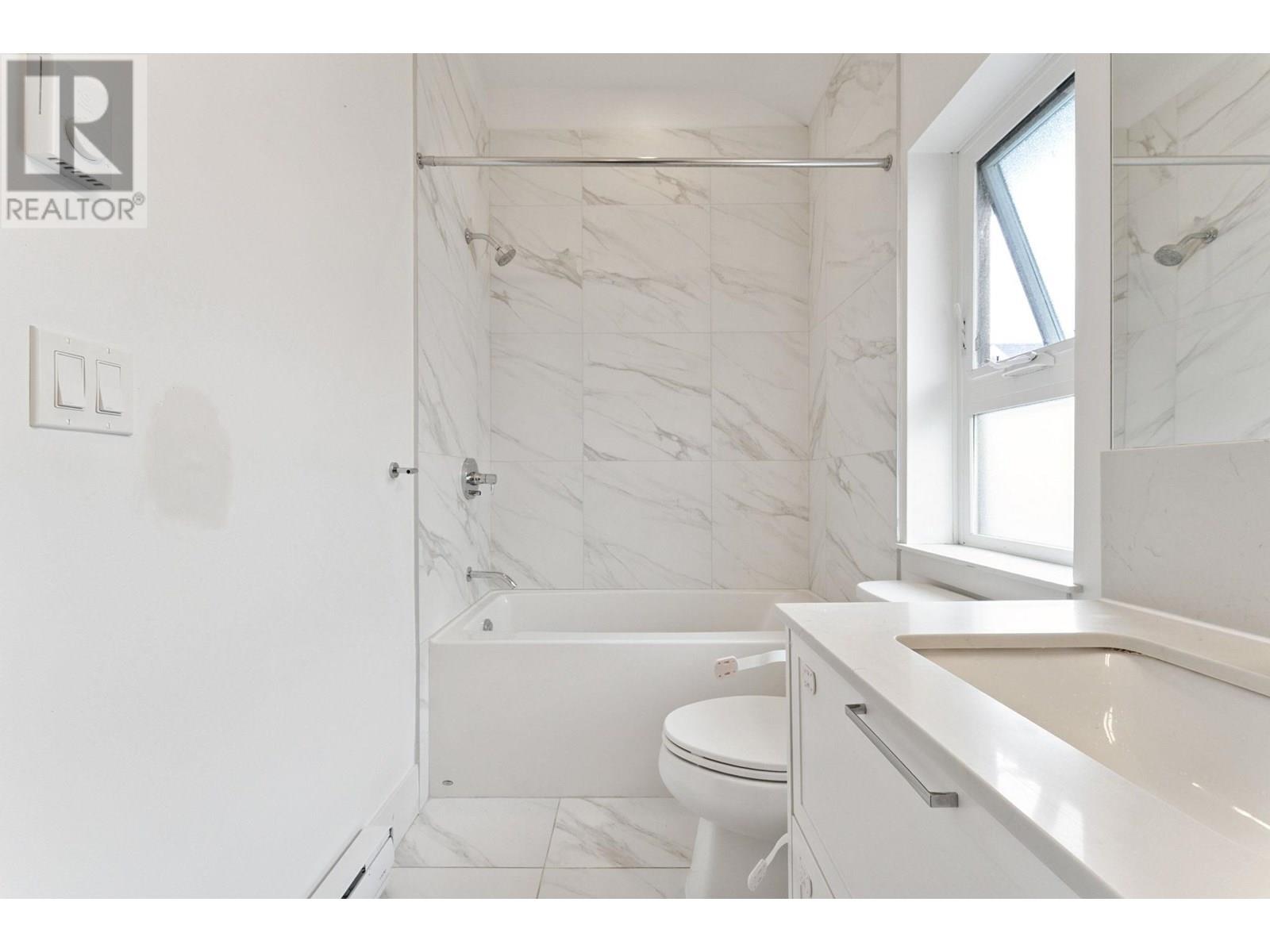 302 6933 ARCOLA STREET, Burnaby