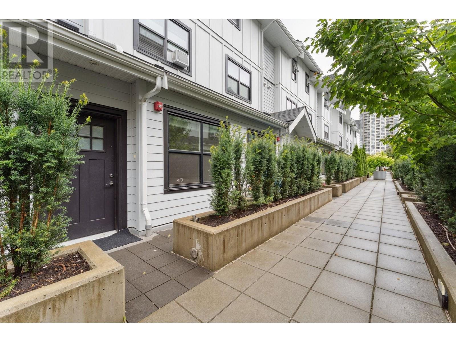 302 6933 ARCOLA STREET, Burnaby