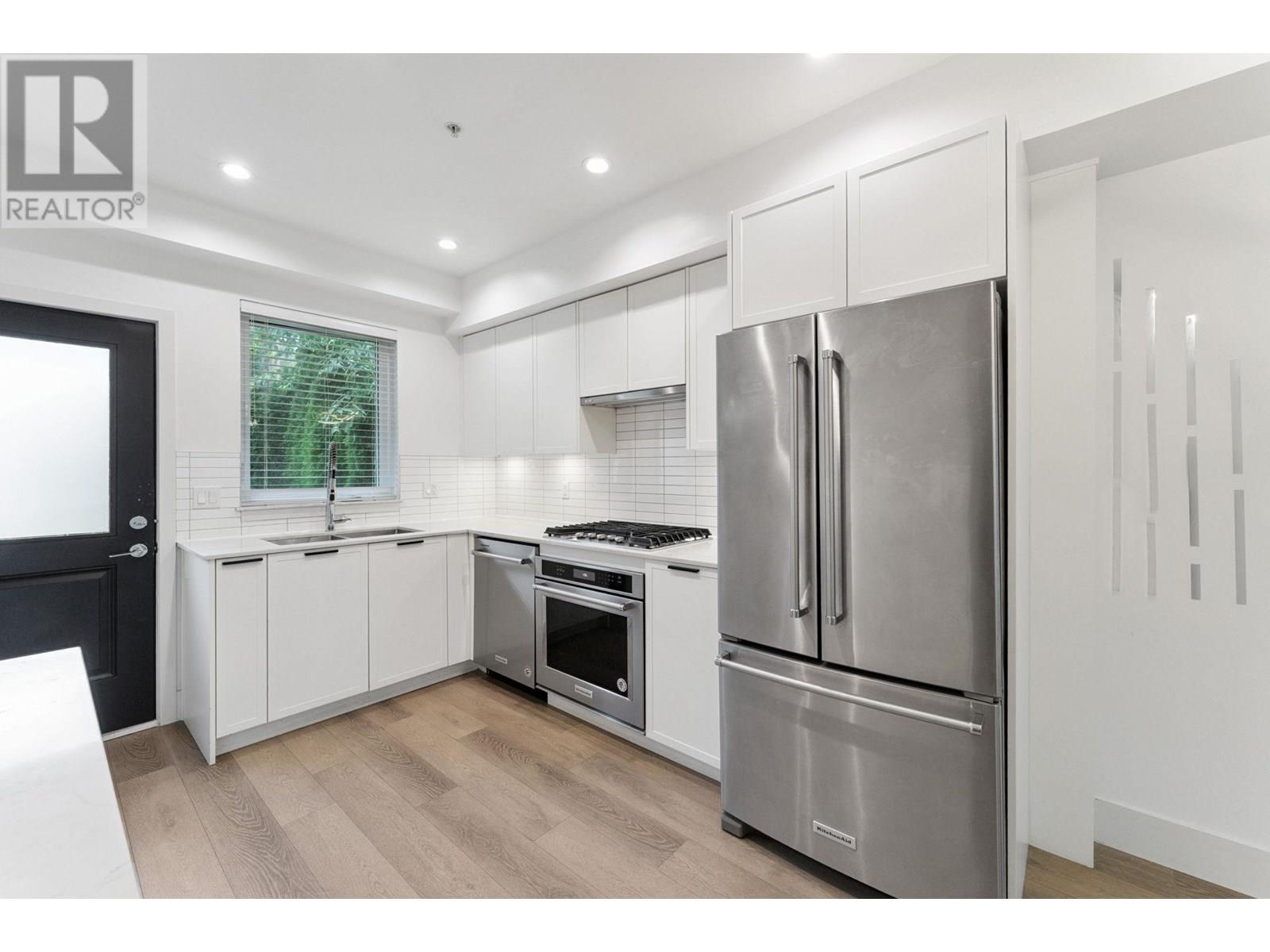 302 6933 ARCOLA STREET, Burnaby