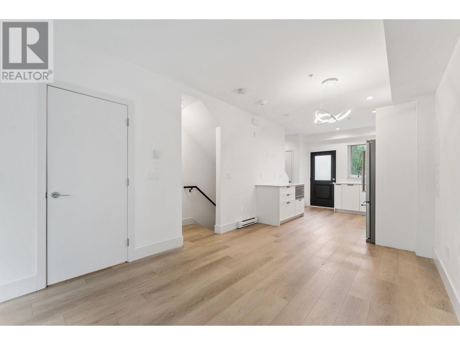 302 6933 ARCOLA STREET, Burnaby