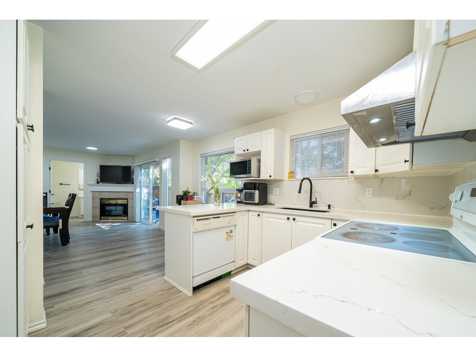 Photo 11 of 31 16155 82 Avenue, Surrey BC