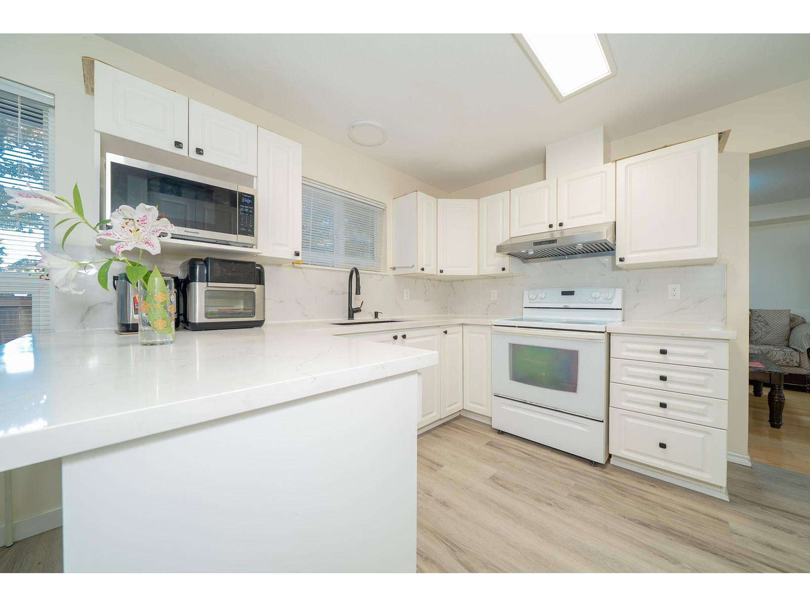 Photo 10 of 31 16155 82 Avenue, Surrey BC