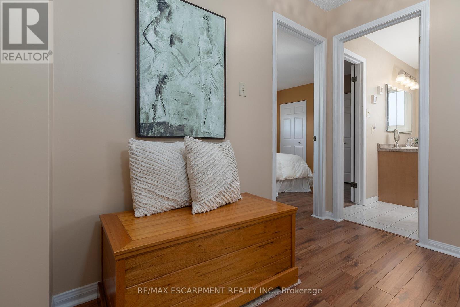 Photo 31 of 50 Ossington Drive, Hamilton ON