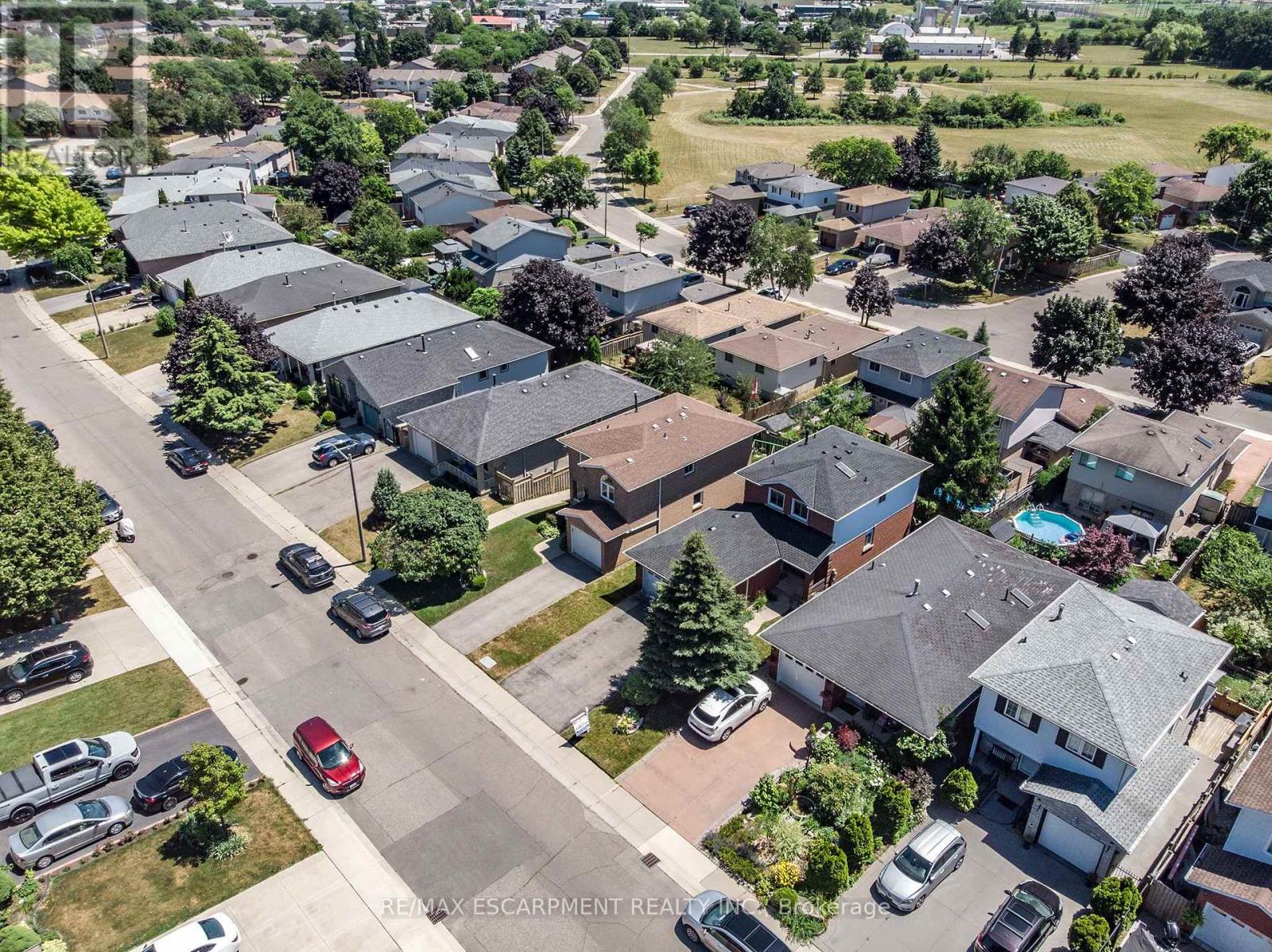 Photo 3 of 50 Ossington Drive, Hamilton ON