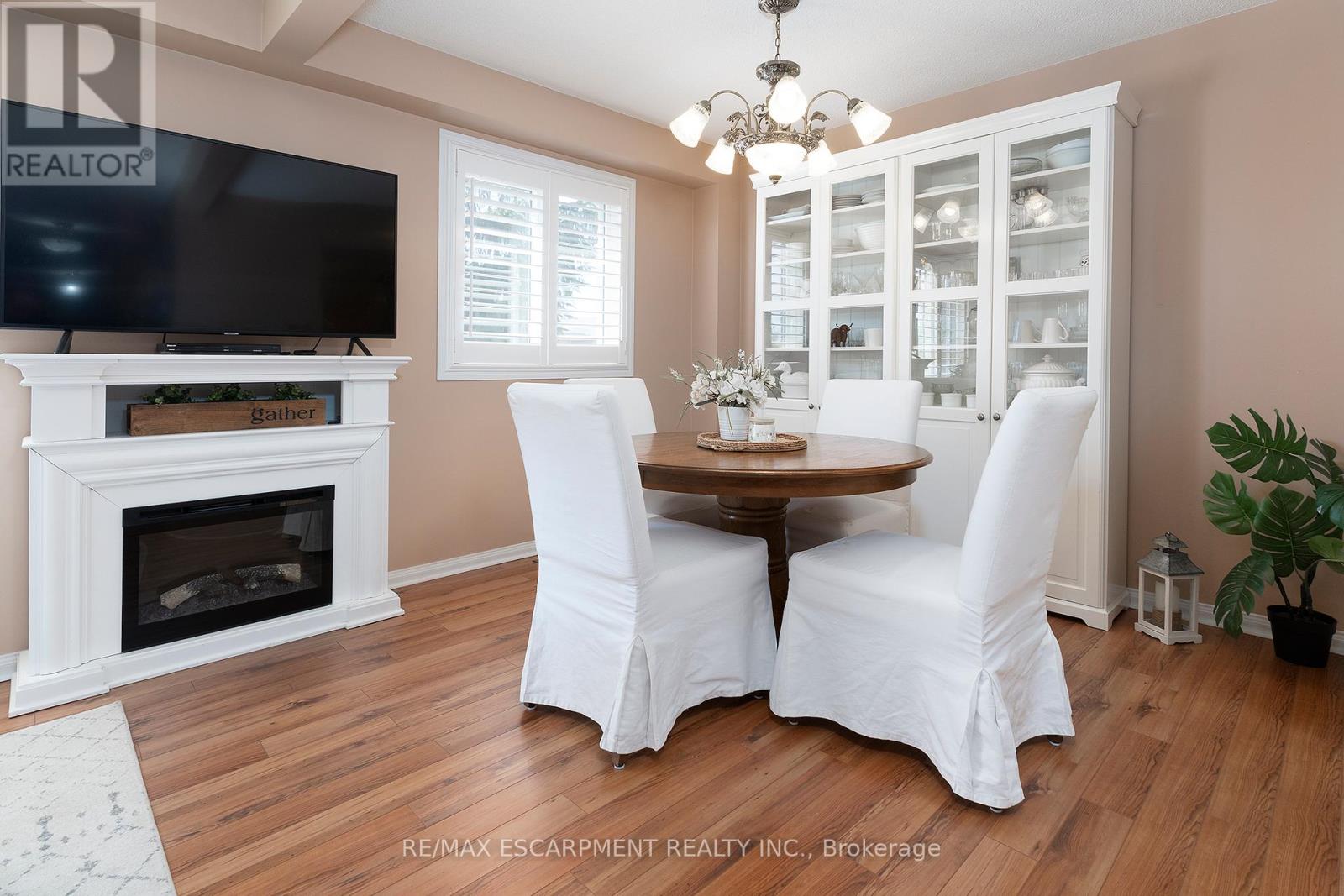 Photo 15 of 50 Ossington Drive, Hamilton ON