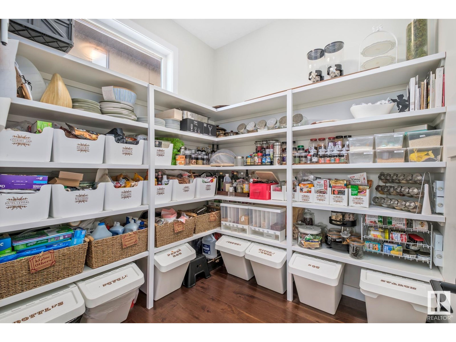 Photo 11 of 699 Howatt Dr Sw, Edmonton AB
