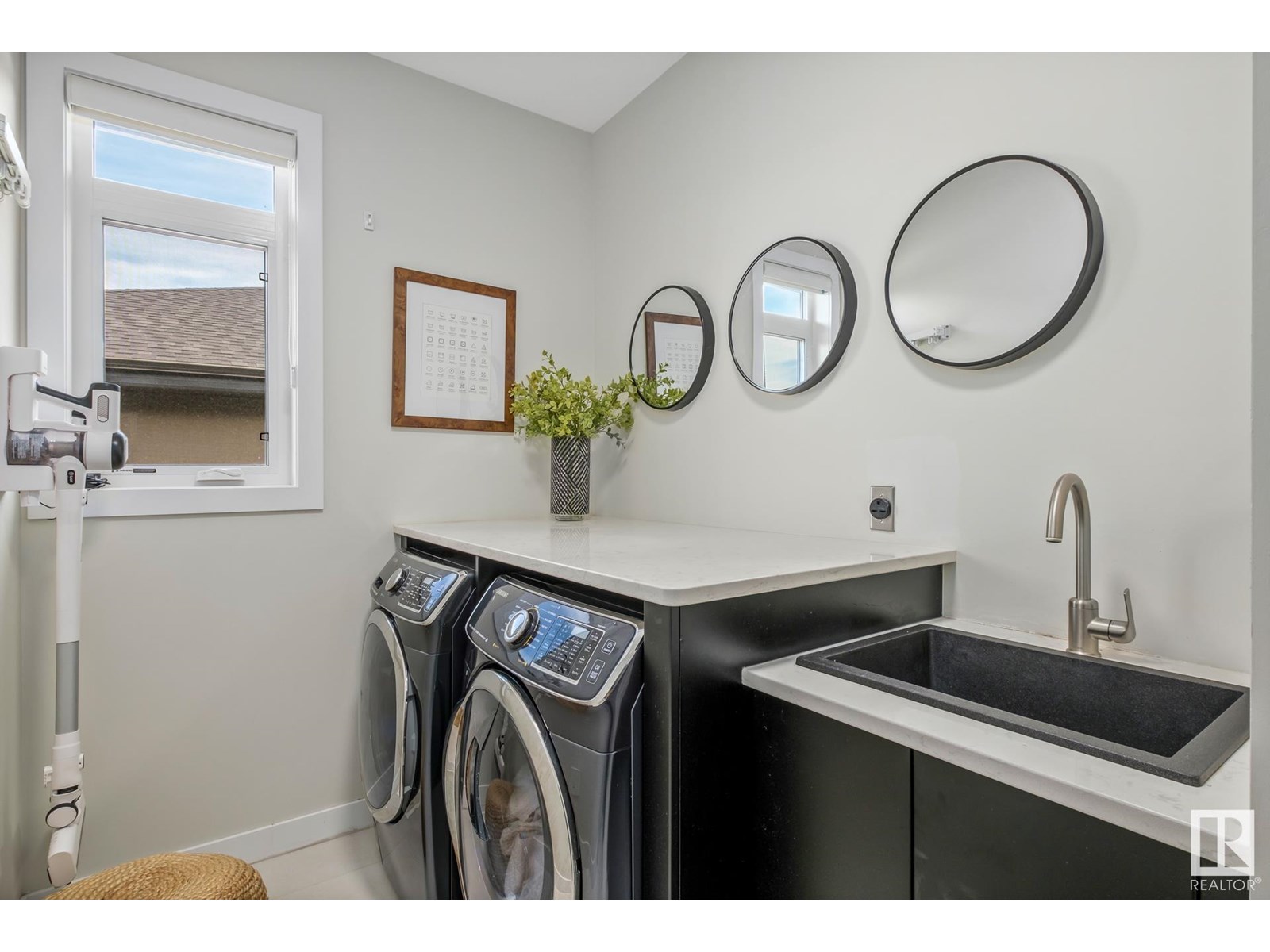 Photo 17 of 699 Howatt Dr Sw, Edmonton AB