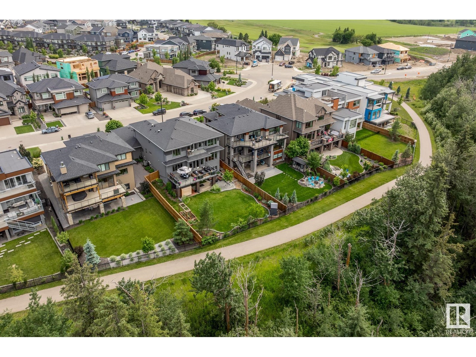 Photo 2 of 699 Howatt Dr Sw, Edmonton AB