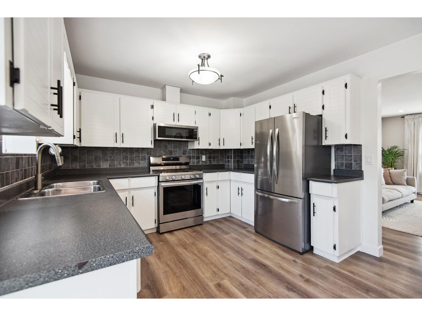 Photo 13 of 26573 29 B Avenue, Langley BC
