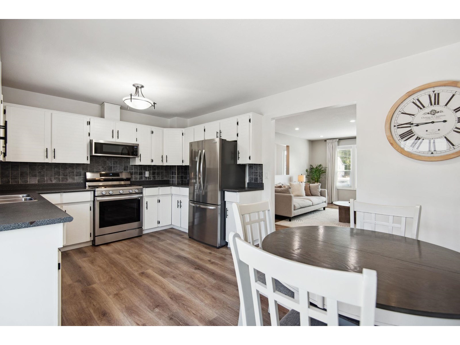 Photo 14 of 26573 29 B Avenue, Langley BC
