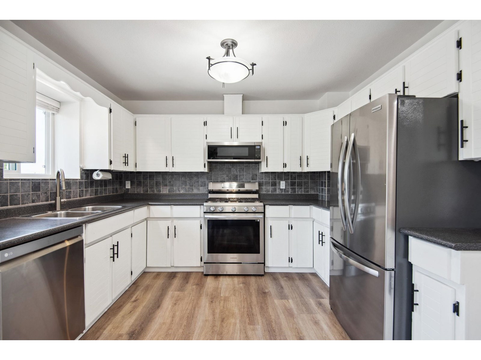 Photo 12 of 26573 29 B Avenue, Langley BC