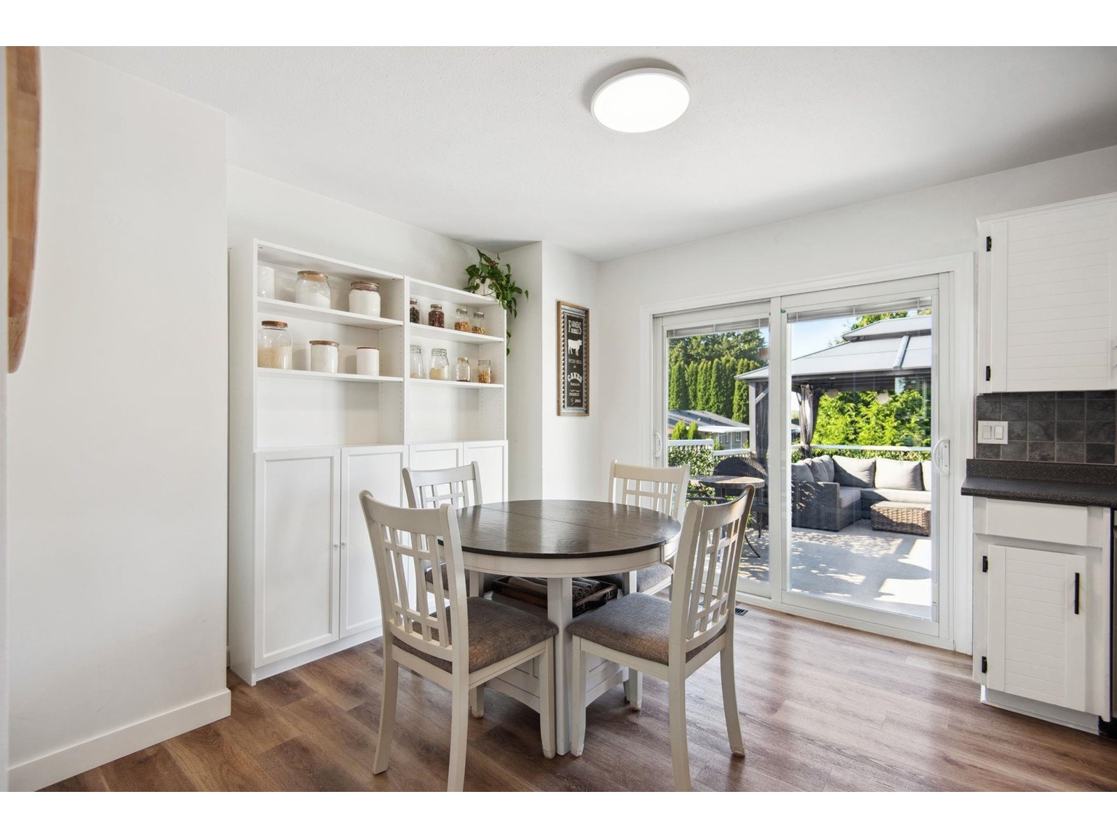 Photo 9 of 26573 29 B Avenue, Langley BC