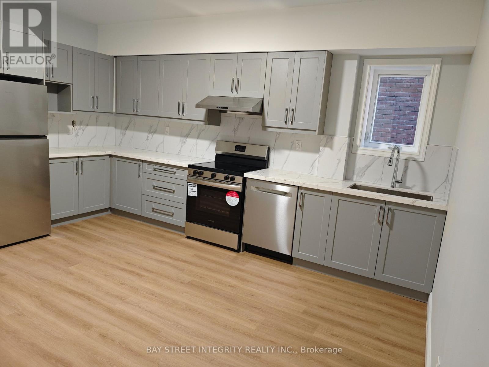 Photo 11 of Main 459 Palmerston Boulevard, Toronto ON