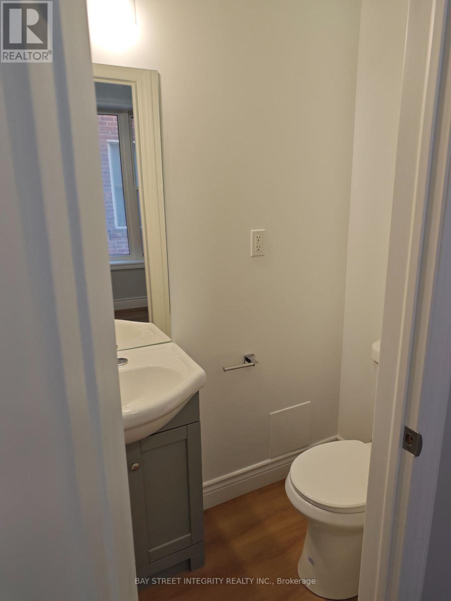 Photo 3 of Main 459 Palmerston Boulevard, Toronto ON