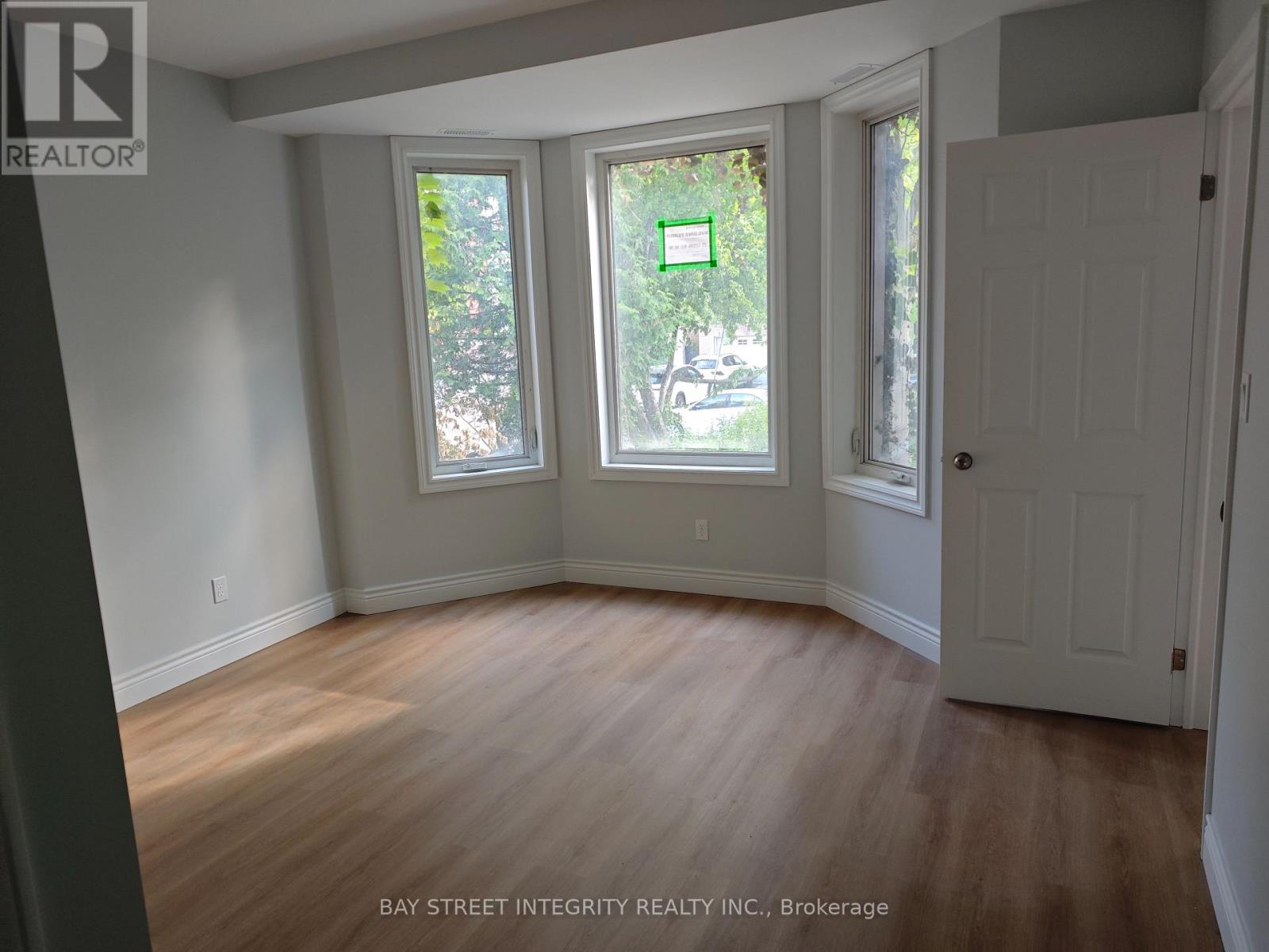 Photo 4 of Main 459 Palmerston Boulevard, Toronto ON