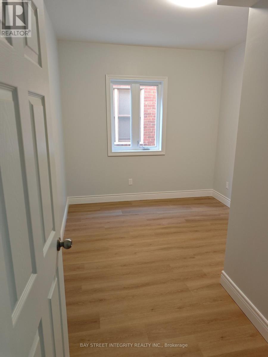 Photo 6 of Main 459 Palmerston Boulevard, Toronto ON