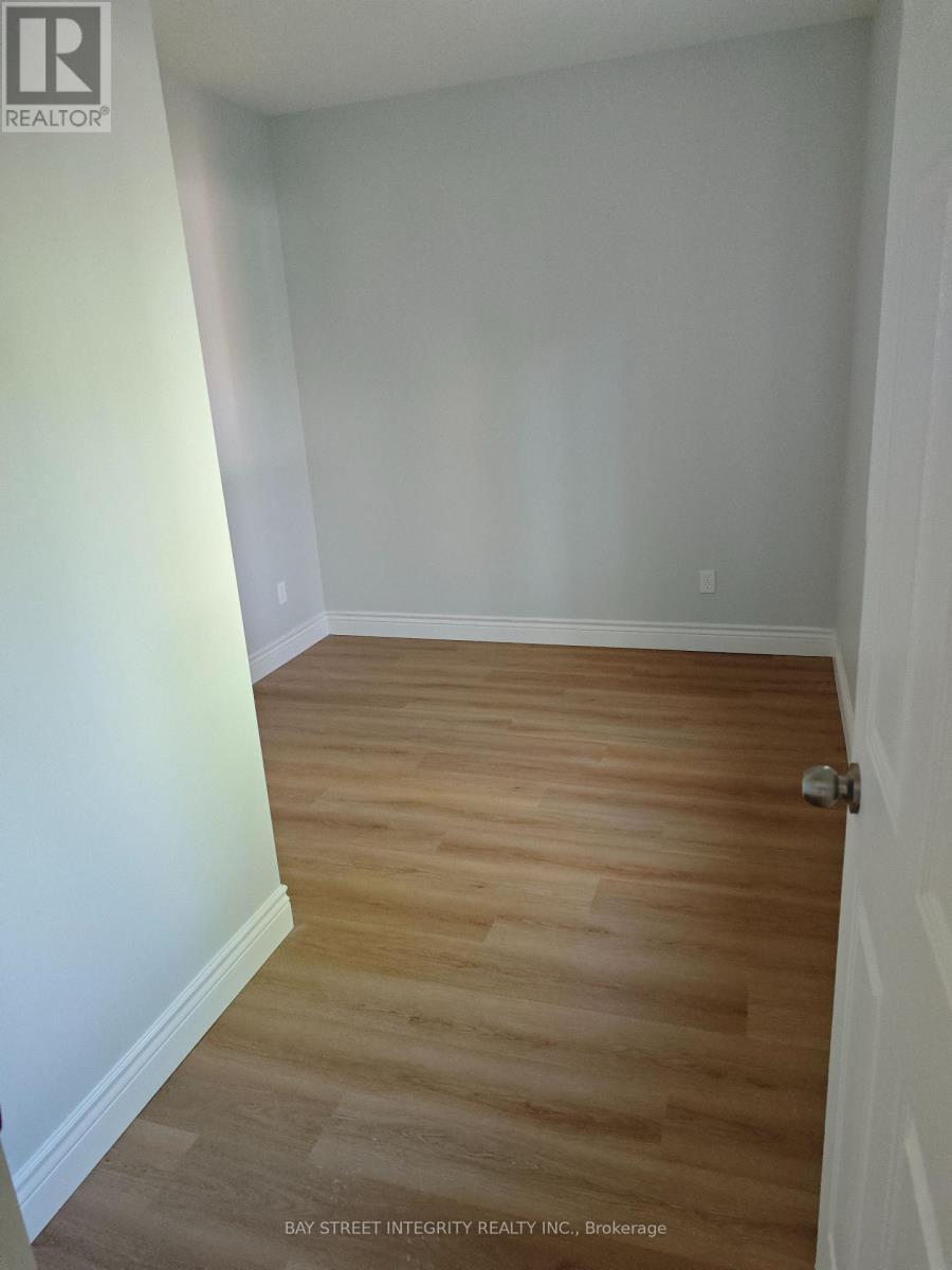 Photo 9 of Main 459 Palmerston Boulevard, Toronto ON