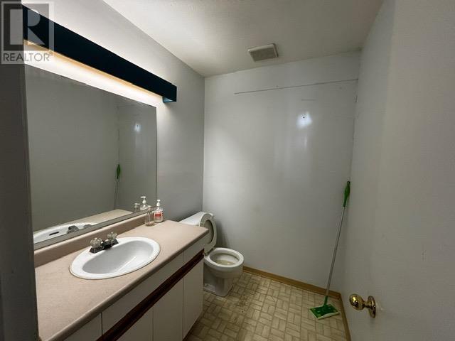 Photo 11 of 408 1952 Kingsway Avenue, Port Coquitlam BC