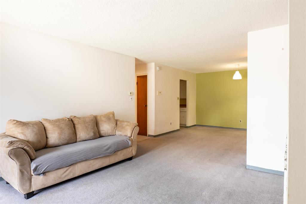 Photo 3 of 4 1523 Chancellor Drive, Winnipeg MB