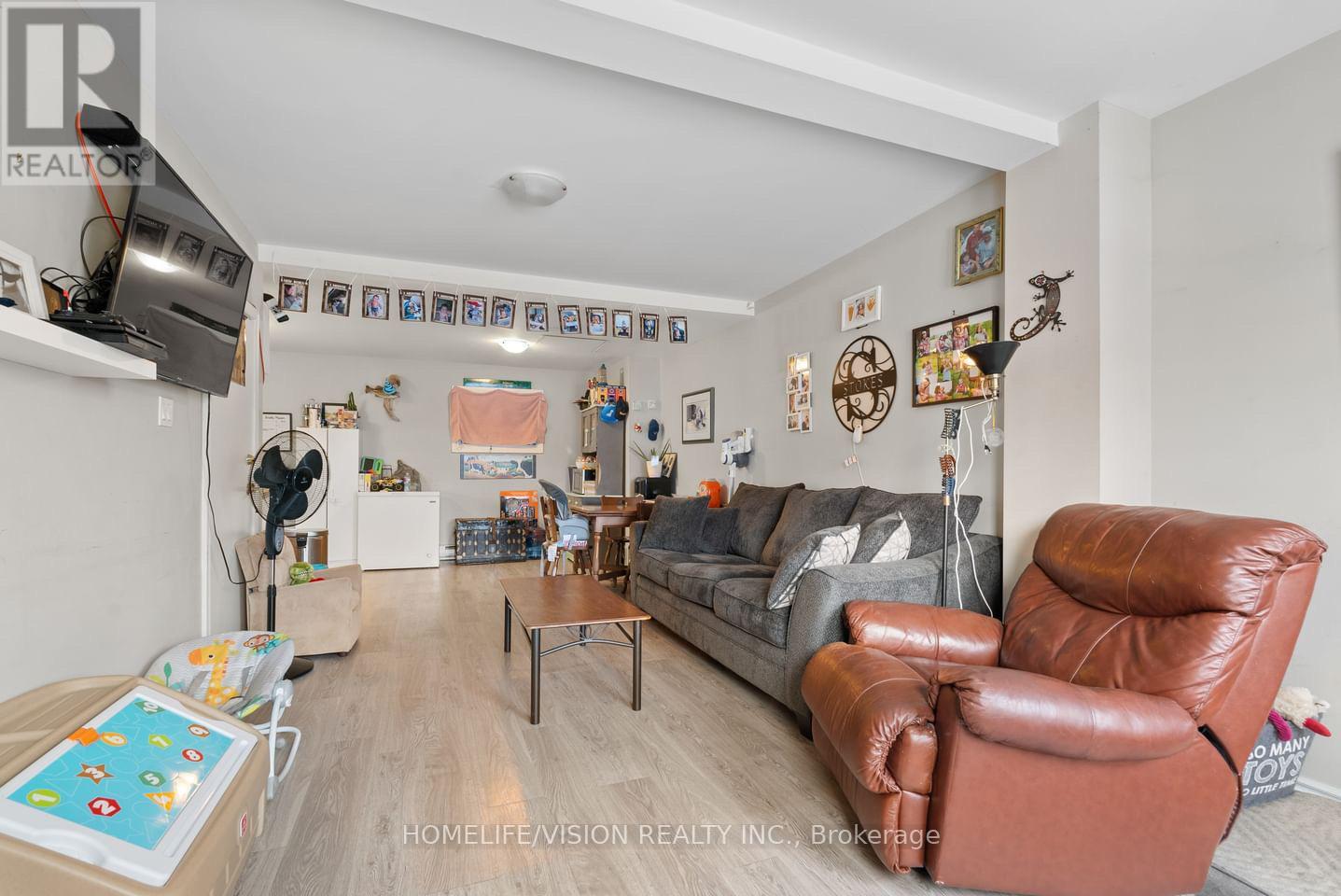 Photo 12 of 78 Front Street S, Orillia ON